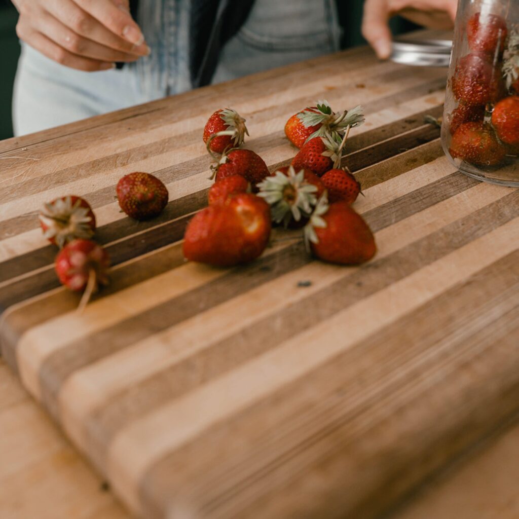 5 Sustainable Wooden Cutting Board Options for a Non-Toxic Kitchen